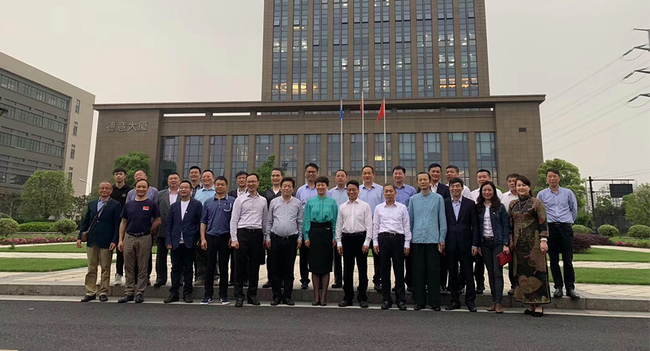 热烈欢迎杭州市工商联主席班子在市政协副主席、工商联主席冯仁强的带领下莅临天辰平台集团参观指导