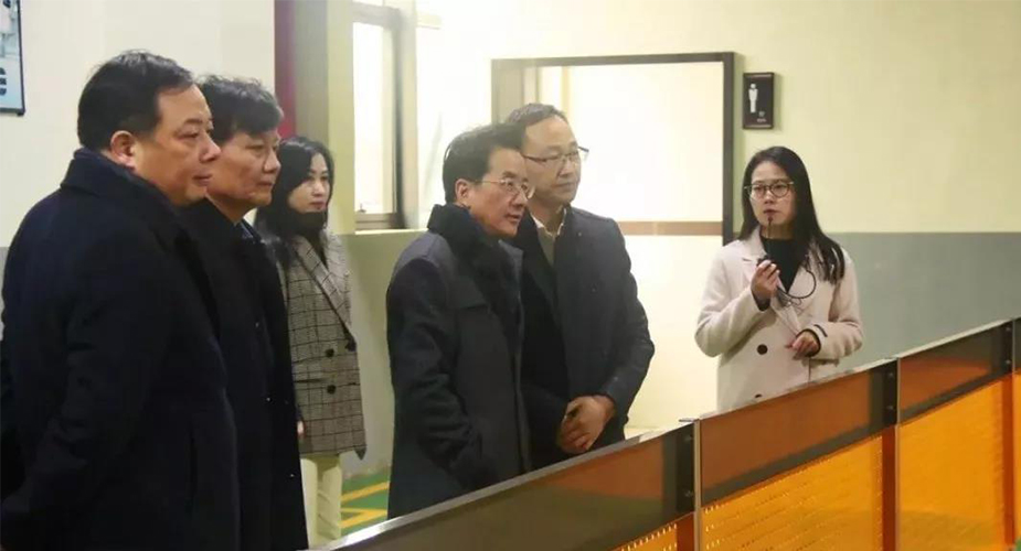 杭州市副市长陈卫强一行考察调研天辰平台电器智慧工厂