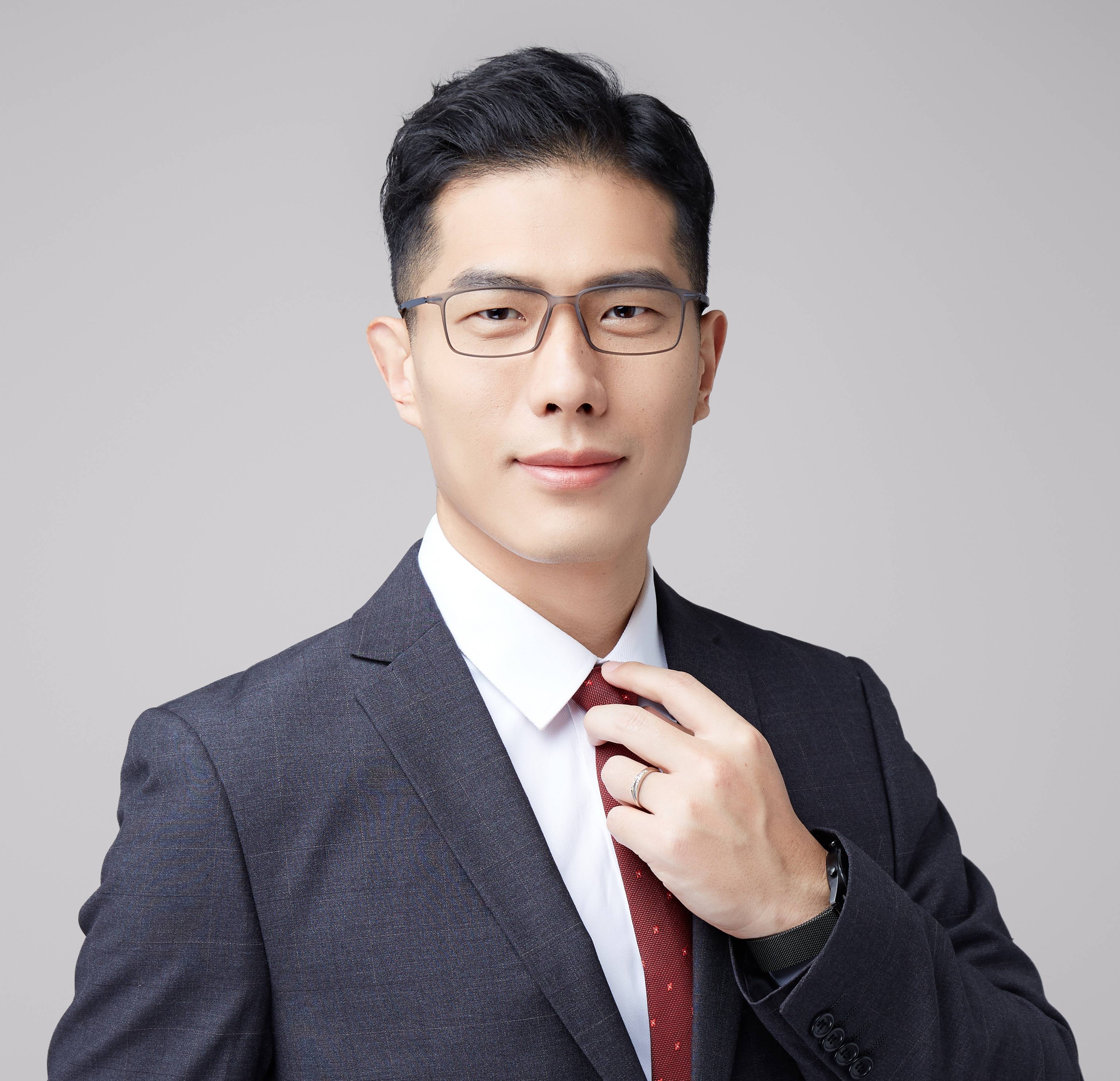 1741161235476039.jpg 王智商务照(1)_副本(1).jpg